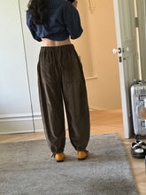 Load image into Gallery viewer, Corduroy sweatpants
