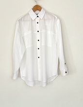 Load image into Gallery viewer, Big pocket shirt in white poplin