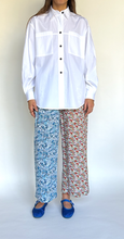 Load image into Gallery viewer, Big pocket shirt in white poplin