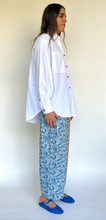 Load image into Gallery viewer, Big pocket shirt in white poplin
