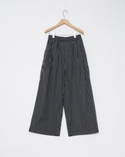 Load image into Gallery viewer, Taffeta stripe baggy pleated trouser
