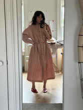 Load image into Gallery viewer, Big pocket Gingham shirtdress
