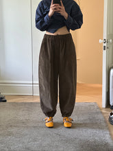 Load image into Gallery viewer, Corduroy sweatpants
