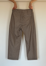 Load image into Gallery viewer, Cotton tulip poplin pleated trousers
