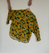 Load image into Gallery viewer, Daffodil oversized big pocket shirt - SAMPLE size M
