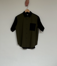 Load image into Gallery viewer, Seersucker short sleeve colorblock shirt
