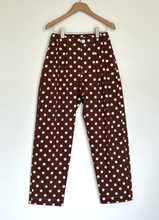 Load image into Gallery viewer, polka dot pleated trousers brown
