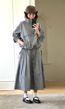 Load image into Gallery viewer, Check taffeta pleated skirt
