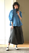 Load image into Gallery viewer, A-line ruffle hem shirt
