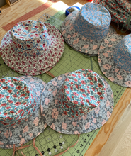 Load image into Gallery viewer, Floral patch hats
