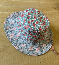 Load image into Gallery viewer, Floral patch hats
