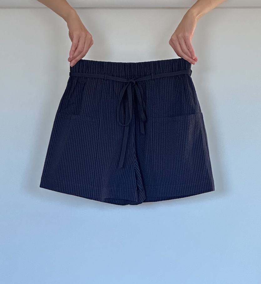 Summer weight seersucker shorts with tie navy